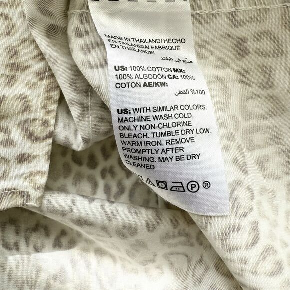 Chico’s Size 2 US 12/14 No Iron Leopard Print Pocket Detail Shirt Beige Classic - Picture 6 of 8